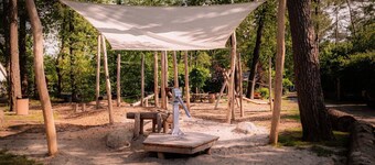 This cozy 4 person lodge is located just outside Nunspeet in the middle of nature.