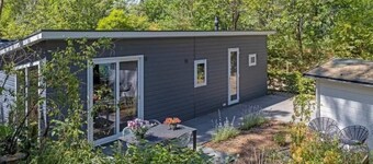 This cozy 4 person lodge is located just outside Nunspeet in the middle of nature.
