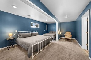 7 bedrooms, WiFi, bed sheets