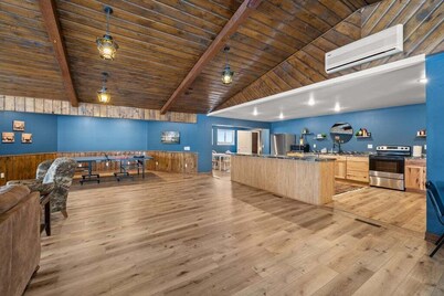 Large 7-bedroom cabin with beautiful views in welcoming Siren, Wi.