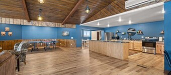 Large 7-bedroom cabin with beautiful views in welcoming Siren, Wi.