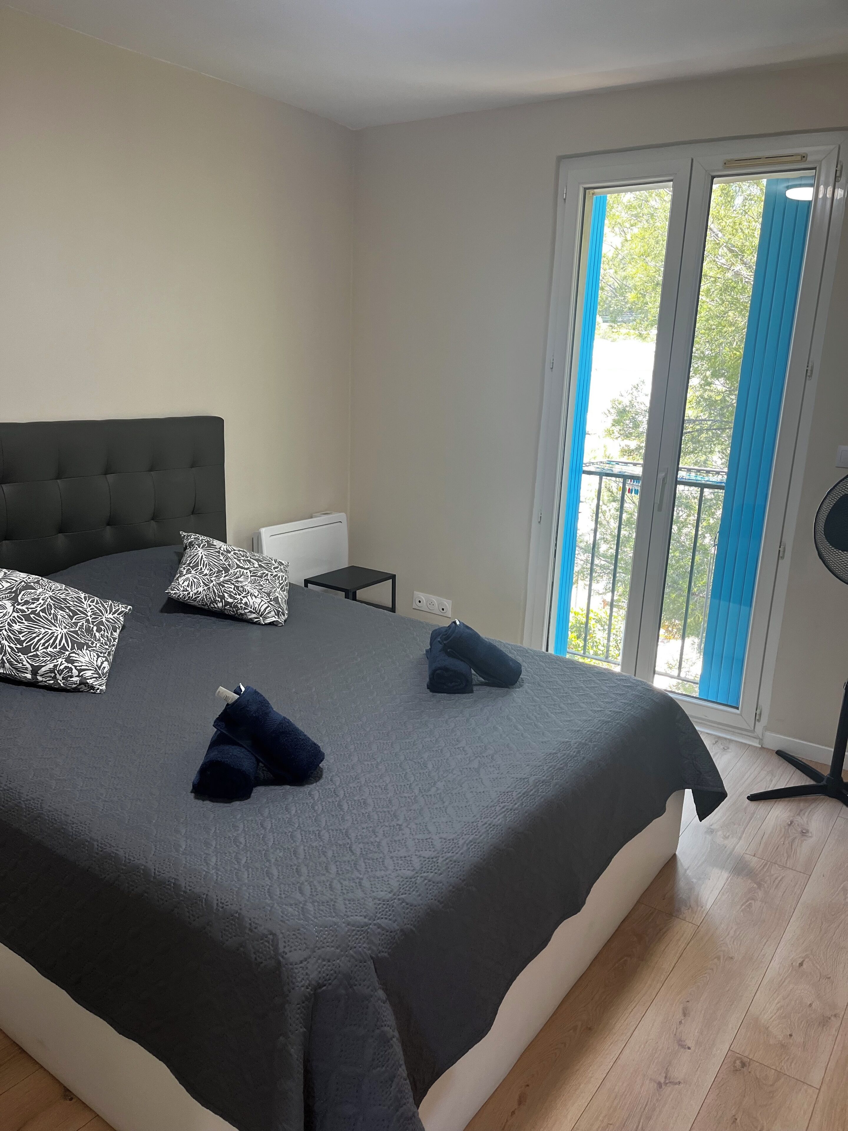 3 bedrooms, desk, iron/ironing board, travel crib