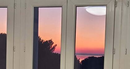 Appartement lumineux Vue sur l'Etangâ Refait Ă neuf, proche aĂ©roport (6 pers.)