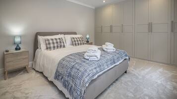 2 bedrooms, desk, free WiFi, bed sheets