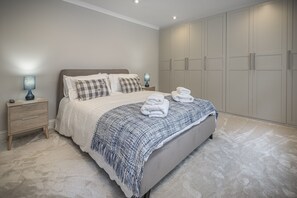 2 chambres, bureau, Wi-Fi gratuit, draps fournis