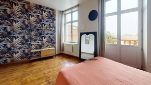 Wifi gratis y ropa de cama 