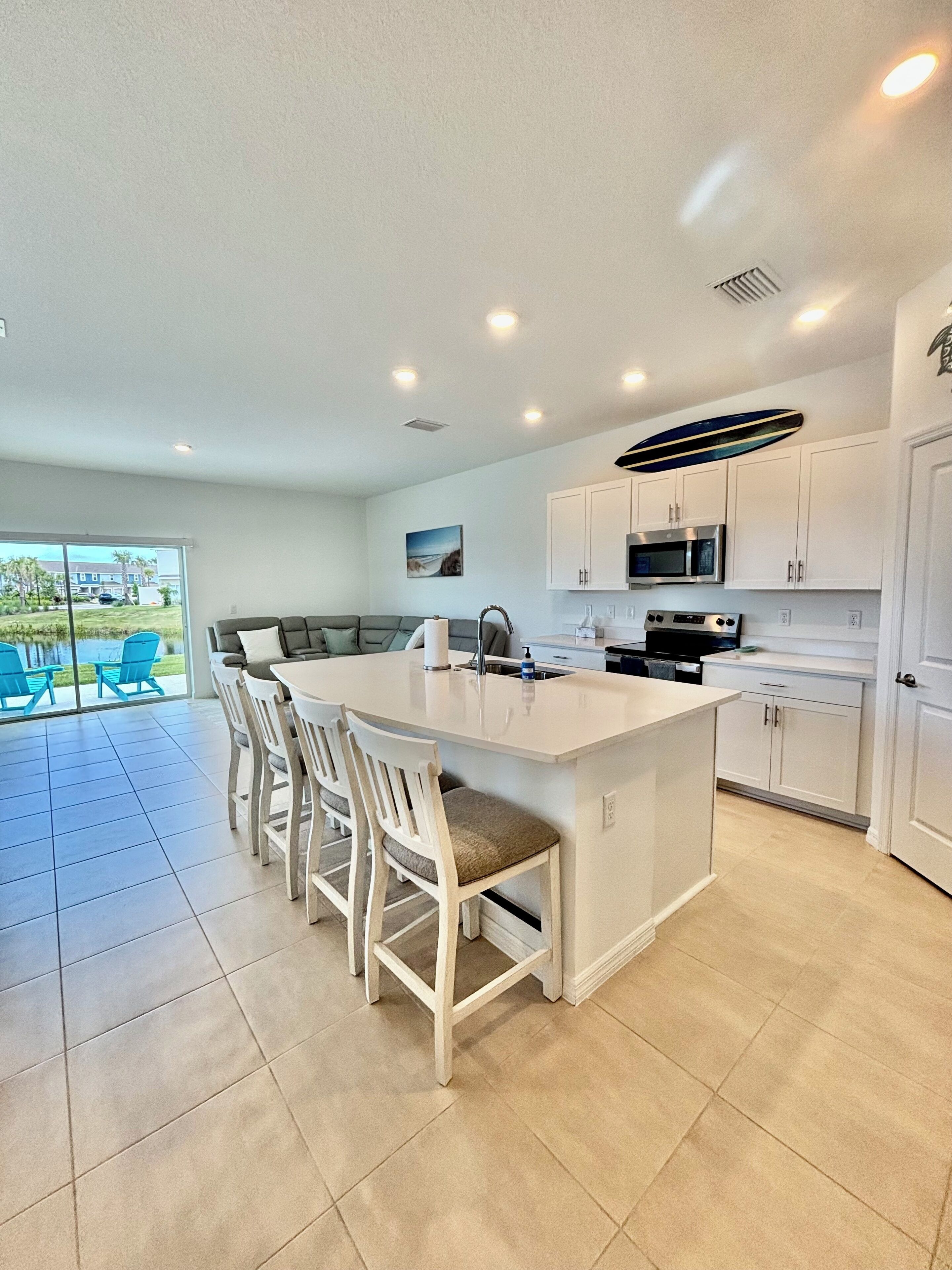 ثلاجة، ميكروويف، فرن، موقد طهي مسطح