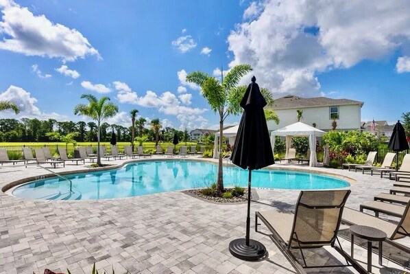 Piscine extérieure, piscine chauffée