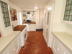 Cookware/dishes/utensils