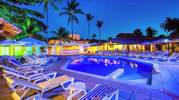 2 outdoor pools