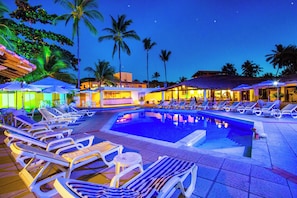 2 outdoor pools