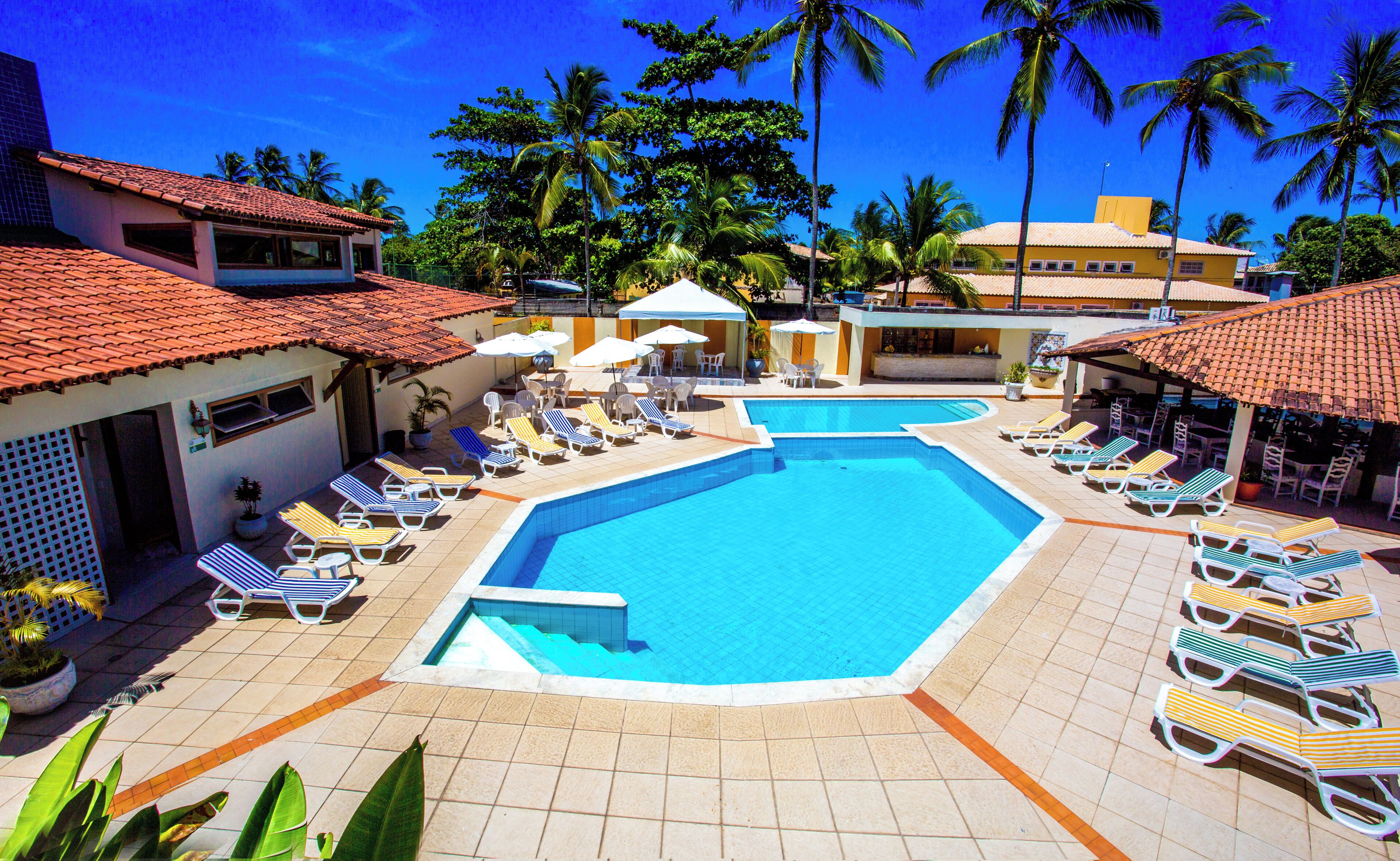 2 من حمّامات السباحة الخارجية