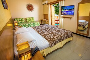 Superior-huone, lanai | Tallelokero huoneessa, ilmainen Wi-Fi