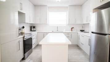 Coffee/tea maker, fridge, microwave, oven