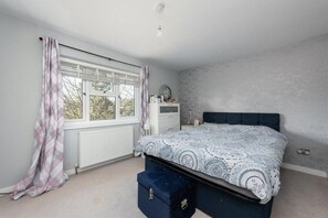 4 chambres, fer et planche à repasser, Wi-Fi, draps fournis