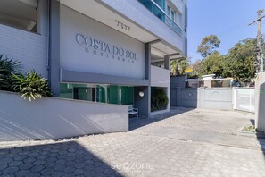 Basic Apartment | Exterior