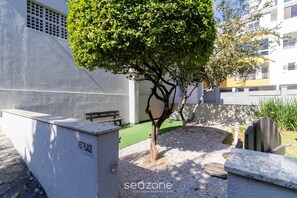 Basic Apartment | Terrace/patio