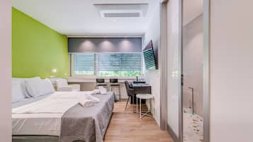 Deluxe Double or Twin Room | In-room safe, desk, laptop workspace, soundproofing