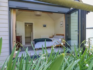 3 bedrooms, individually decorated, individually furnished, free WiFi