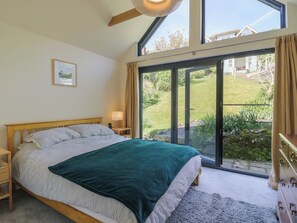 3 kamar tidur dan didekorasi berbeda-beda