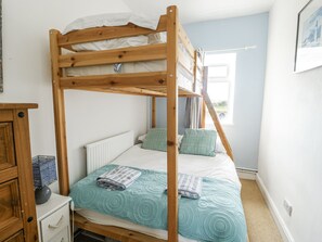 2 bedrooms, individually decorated, individually furnished - Lady of the Lake Suite (Holyhead)