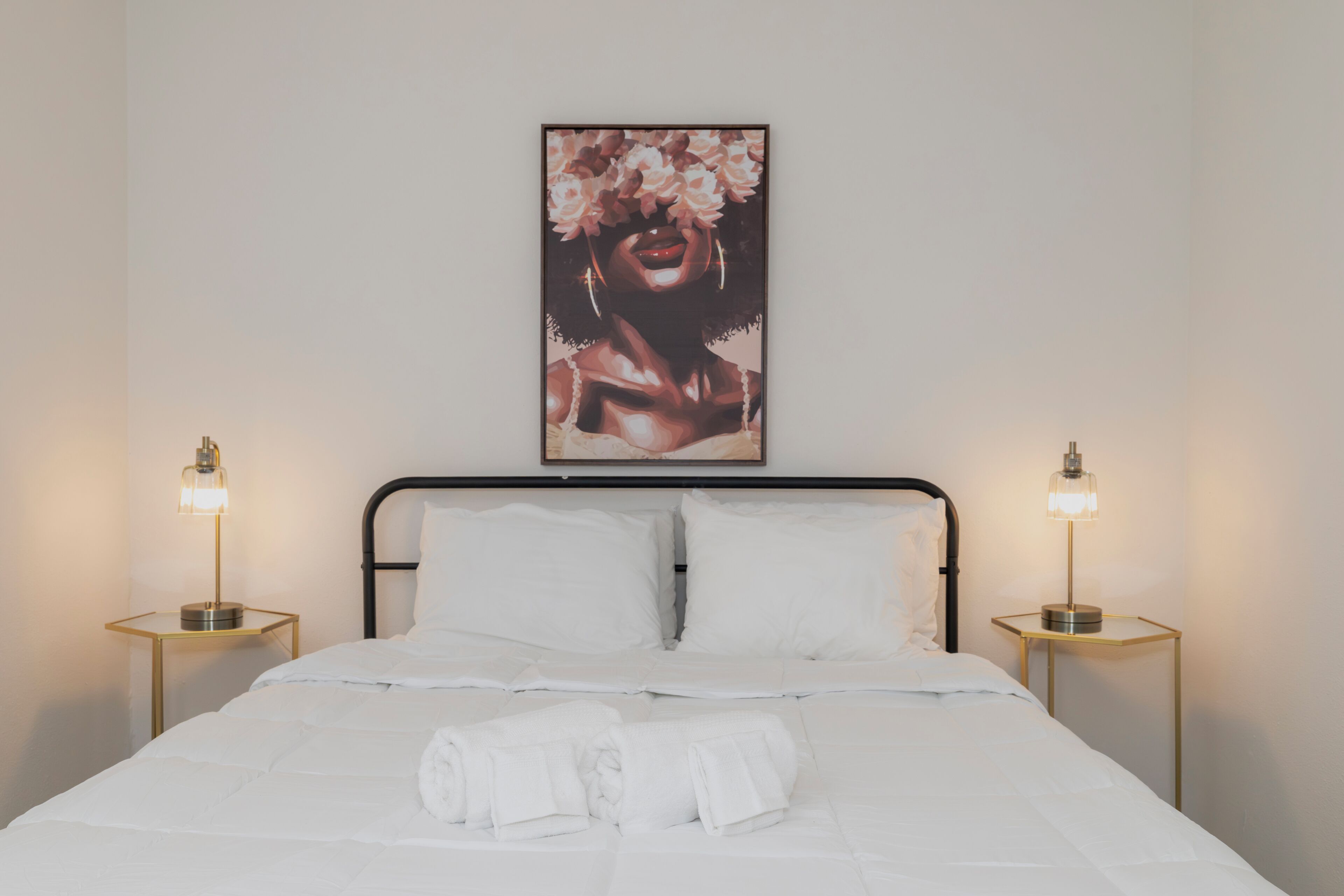 3 soverom, skrivebord, strykejern/-brett og wi-fi (inkludert)