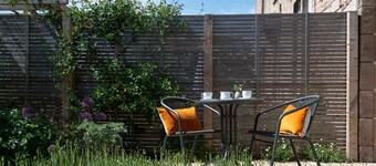 Cambridge Cottage Number One - Sleeping 2 Guests in 1 Bedroom