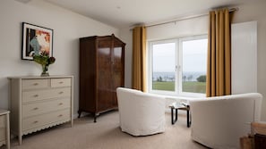 TV - The Apple House near Bamburgh - sleeping 6+2 in 4 bedrooms (Bamburgh)