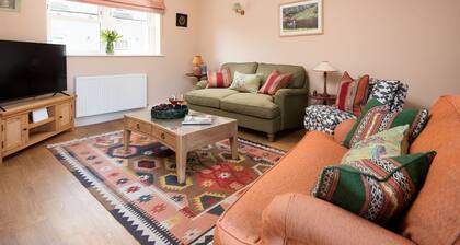 Wall Cottage in Coldstream, Scottish Borders - sleeping 4 guests in 2 bedrooms