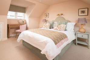 2 bedrooms, iron/ironing board, Internet, bed sheets