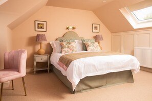 2 dormitoris, planxa i posts de planxar, Internet i roba de llit 