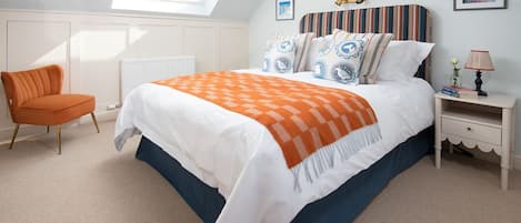 2 bedrooms, iron/ironing board, internet, bed sheets