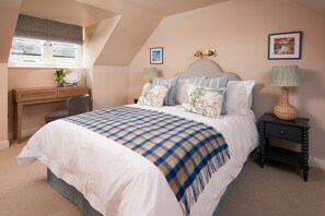 2 bedrooms, iron/ironing board, Internet, bed sheets