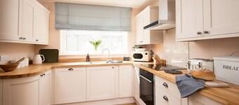 Windy Cottage in Coldstream, Scottish Borders - sleeping 4 guests in 2 bedrooms