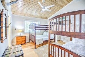 5 bedrooms, free WiFi, bed sheets