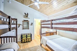 5 bedrooms, free WiFi, bed sheets