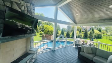 Outdoor pool, a heated pool
