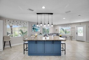 Unclassified image, 4 of 30, button