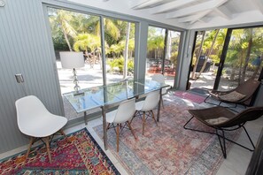 Unclassified image, 5 of 48, button