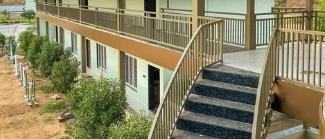 Superior Studio Suite, 1 King Bed, Balcony, Mountain View | Balcony