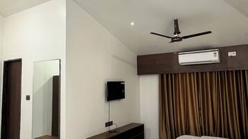 Superior Suite, Balcony, Mountain View | Room amenity