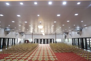 Pernikahan indoor