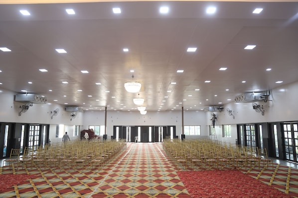 Indoor wedding - The Glen Yard Farms (Mohadi)