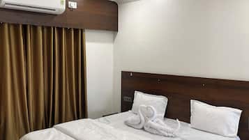 Studio Suite Superior, 1 giường cỡ king, ban công, quang cảnh núi | Bộ đồ giường cao cấp, nệm cao su hoạt tính (memory foam)