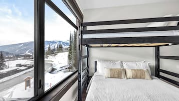 3 bedrooms, internet, bed sheets