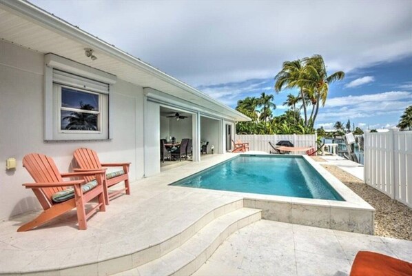 Outdoor pool, a heated pool