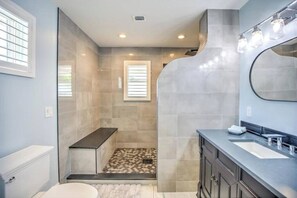 Hair dryer, towels, soap, shampoo - Splash Into Me! New 3 BR in Key Colony w/ dockage + private pool (KEY COLONY BEACH)