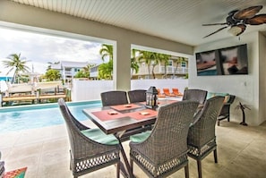 Outdoor dining