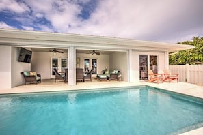 Outdoor pool, a heated pool