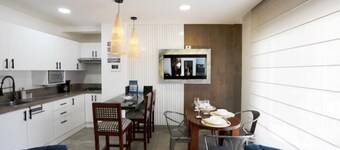 102 - Prague Apts 6 pax Consulate USA Parking 2B